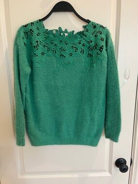 Green Lace Yoke Women's Sweater - En Crème